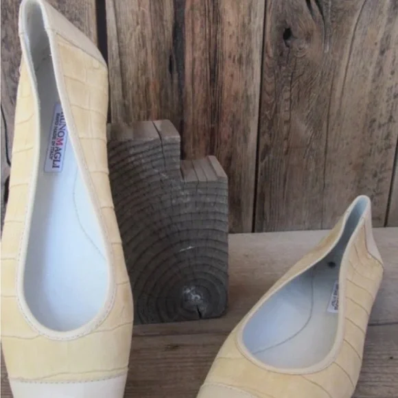 Bruno Magli Women's Beige Croc-Embossed Heels - Picture 2 of 4